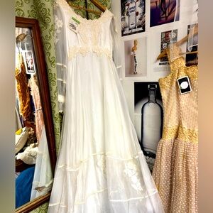 Vintage wedding dress. So gorgeous! Great condition